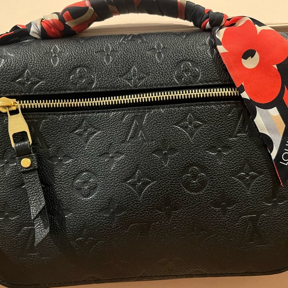 Excellent condition. Will come with a bandeau that I bought it with. - Picture 9 of 12